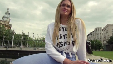 Gázsival felédesgette magához a magyar csajt a lófaszú utca ügynök és durván megkúrta Thumb