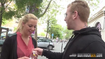 Magyar MILF bula gázsiért leszopta a masszőr pasi dákóját és hagyta hogy durván meghágja Thumb