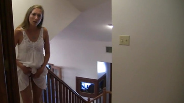 Kinyalták-Falták a beindult dadus pinácskáját egy lucskos trióban Thumb