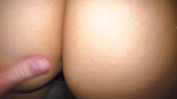 Benézett nevelőanyuka szoknyája alá, aztán alaposan megbaszta és telespriccelte Thumb