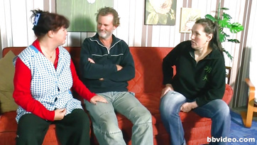 2 faszhiányos zsíros öreg ribanc benyeli a péniszt a húsos pinájába Thumb