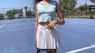 A sexy tini leányzó úgy begerjedt hogy önként megugrándozta az edzőpajtija hatalmas szerszámát Thumb