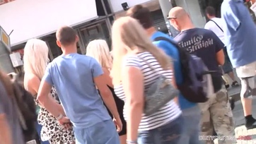 Egy vonzó fiatal palit és egy vadító tini bébit felinvitálnak a sex castingra hogy dugjanat egy nagyot Thumb