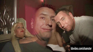 Teltkeblű fricc asszonyok szeretnek gruppenben baszni és különféle brét párhuzamosan leszívni Thumb