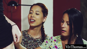 Kinyalták-Falták és megfarkalták egymás puncusát a felizgult leszbi cicák Thumb