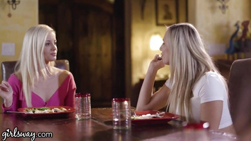 Zaba után kinyalták és megujjazták egymás muffocskáját a perverz suncik Thumb