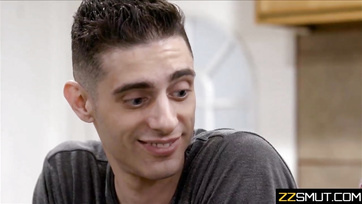 Felajzott srác és a nimfomán jártas mostoha anya találkozása Thumb