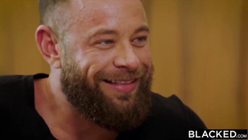 Keményen helyben hagyták a fiatal szöszit a lófarkú néger fiúk Thumb