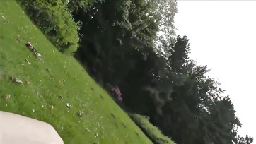 Stikában megkúrta és teleélvezte a szajhája szőrtelen puncikáját a tanyán Thumb