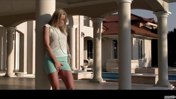 Lebukott hancúrozás közben a magyar leány és brutálisan meghágták a vagináját Thumb