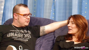 40-es fricc pár egy tini ribivel szemérmetlenkedik trióban Thumb