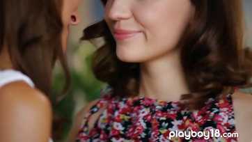 Megcsócsálta a szexis barátnője pináját a lezbi magyar cica Thumb