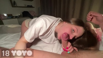 Széttépte a kicsike mostohahúgocskája tangáját és szanaszét kuffantotta a szőrtelen pinácskáját Thumb