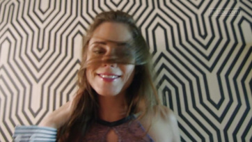 Basznivaló szukás tini punci szólóban játszik a megborotvált pinájával Thumb