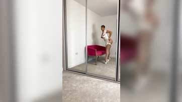 Kapott egy giganagy muníciót a cuki arcocskájára a dögös szakképzett nővérke Thumb