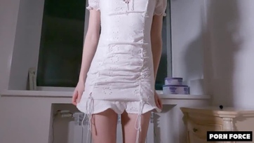 Letámadta a palijat a szexfüggő tini picsa és őrülten megkúratta a kis nunusát Thumb