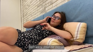 Megláttam a mostoha anyum mutatós popsiját és oly mértékben beduzzadt a virslim hogy megkúrtam Thumb