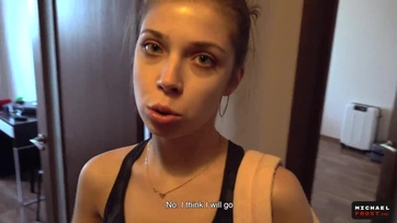 Összekutyultam a csábító kézbesítő cicust a kéjhölggyel és szerteszét baszarintottam a vagináját Thumb