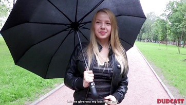 Az angyaltiszta tini lányból vérbeli pornós lány lett az első castingján Thumb