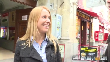 Egy kis pénzért letolta a szerelését az utcán felszedett magyar születésű sunci és már szopizta is a férfi szerszámát Thumb