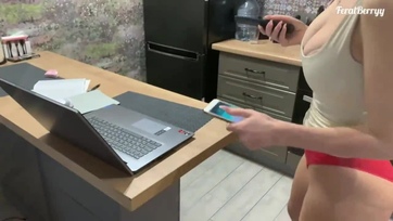 Vadul megdugta a vadító fősulis fruskát és összeélvezte a puniját és a bugyikáját Thumb