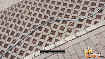 A szétvarrt milf nejecske végre zsákmányolt egy nagy péniszt a zamatos pinájába Thumb