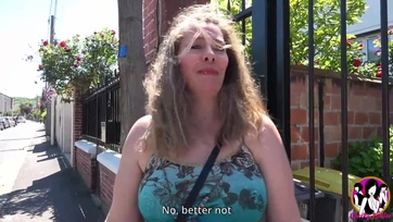 Megvillantotta a pufók vagináját aztán megtömette mindkettő nyílását a begyes szukás nőszemély Thumb