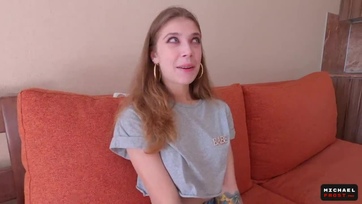 A mázlista fiú először látta a dögös mostoha kishúgát és gyorsan meg is döngölte Thumb