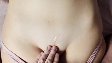 A mostoha nővérem engedte hogy megvakarjam a vágyajkait és ráfröcsköljek a vaginájára Thumb