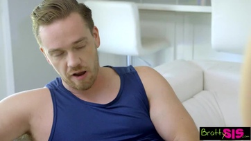 Kivillant a vadító mostoha húgicám nunija úgyhogy szerzett egy kolbászt a lyukacskájába Thumb