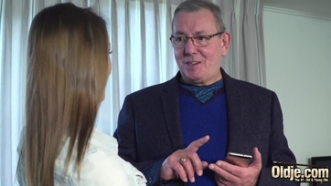 Rágerjedt az aggastyán csávó szerszámára és tisztességesen megszopikálta a gyönyörű magyar származású sunci Thumb