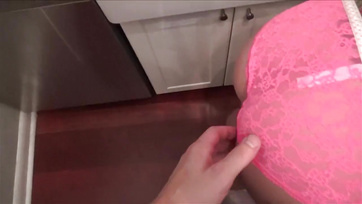 Szexéhes apácska midőn csak teheti jól megrakja a picsa nevelt lányát Thumb