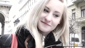 Felszedték az imádnivaló ajkú magyar származású picsát és durván megkefélték a szűk sunáját Thumb