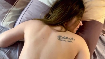 Mialatt csömöszöltem a sexy mostoha muterom önkéntelenül beraktam a pinácskájába a virslim Thumb