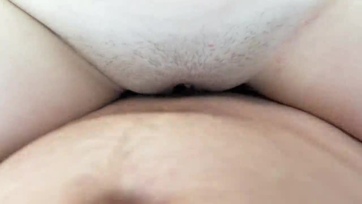 A házastársam szexi barinője a forró puncikájával rápattant a dákómra és őrülten megtáncolta Thumb