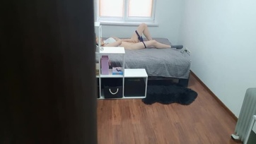 Miután elcsípte a csábító szobatársát hancúrozás közben, durván meghágta a kis lucskos nunikáját Thumb