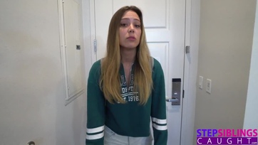 Rábeszéltem a kéjsóvár mostoha hugimat hogy szopdossa meg a cerkám ... és a vaginájába is bevághattam Thumb