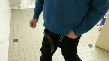 A becsípett szőkehajú háziasszony szívesen lecidázta az anonim fickót Thumb