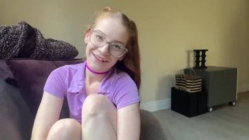 Az imádnivaló vörös hajú tinicsaj jókedvűen ráugrott a mostoha fivére duzzadt faszára Thumb