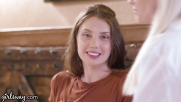 Megdézsmáltatta a tini bulával a fenséges nunusát a hozzáértő leszbika Thumb