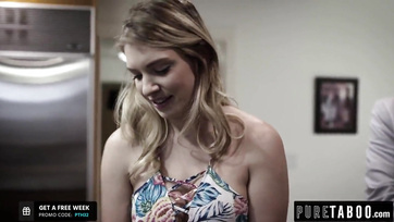 Az apucikám nagypöcsű barátja rámmozdult és szanaszét kefélte a kis puncusom Thumb