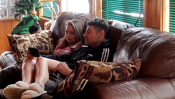 Végül durván megugrálta a nejem az életerős kolbászomat a hétvégi házunkban Thumb