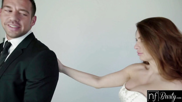 Nem sokkalta az esküvő után már szerzett is egy kékerest a finom puncikájába a partnerem Thumb