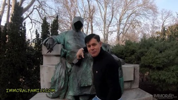 Felcsípte a dúskeblű szöszike magyar származású ribit a ligetben hogy alaposan megpakolja a kis pinácskáját Thumb