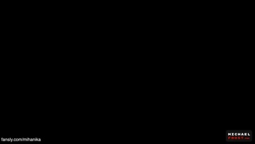 Mihelyst meglátta a szexfüggő mostoha hugim hogy bedurrant a répám , elkezdte leszívni azt Thumb