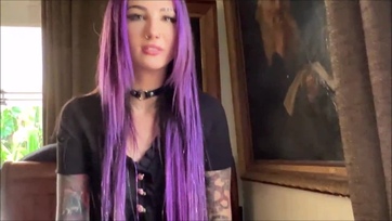 A tetovált alter tini bula ejakulál a muffocskájával mialatt táncikál a mostoha testvére megdagadt pélóján Thumb