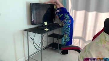 A jópicsájú mostohaanyucim beszorult az asztalkámba úgyhogy köteles voltam megkúrni a megborotvált vagináját Thumb