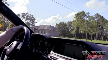 Lecidázta a mostoha apuját a könnyűvérű 18 éves tini picsa a kocsi hátsó ülésén Thumb