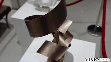 Kiélte a nemi vágyait a jókiállású férfival a szöszke modell suna Thumb