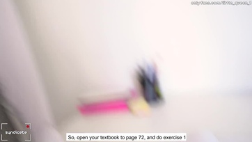 Felszökkent az íróasztalra a csábos szöszke tanárnéni és félrerántotta a bugyiját hogy berakjam neki Thumb